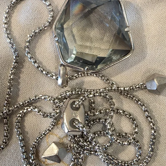 Kendra Scott Vanessa Lariat Charcoal Gray Ombre Pendant Necklace - Picture 4 of 4